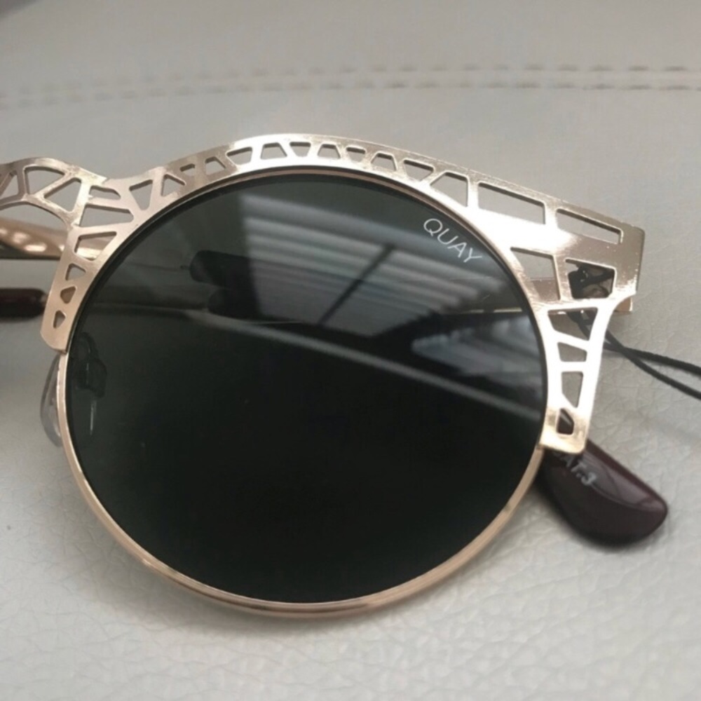 Quay Fleur classic gold cat-eye trendy sunglasses - Picture 7 of 8